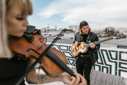 有关人, 執行, 弹吉他的免费素材图片