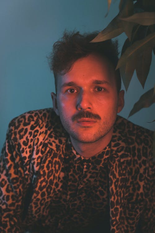 有关人, 动物印花, 垂直拍摄的免费素材图片