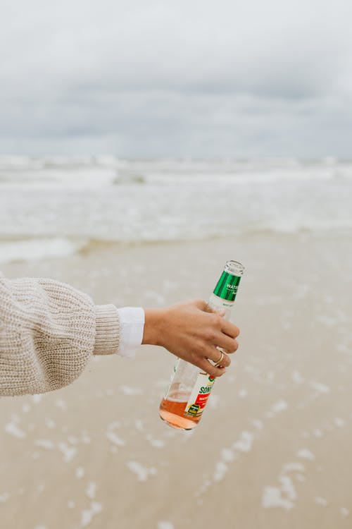 有关啤酒, 啤酒瓶, 垂直拍摄的免费素材图片