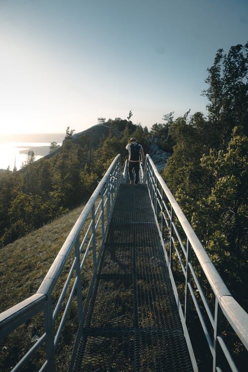 有关人, 人行天橋, 冒險的免费素材图片