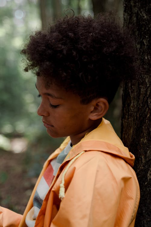 有关傷心, 哀思, 坐的免费素材图片