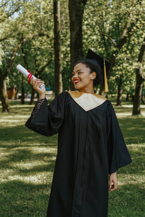 有关垂直拍摄, 學生, 握住的免费素材图片