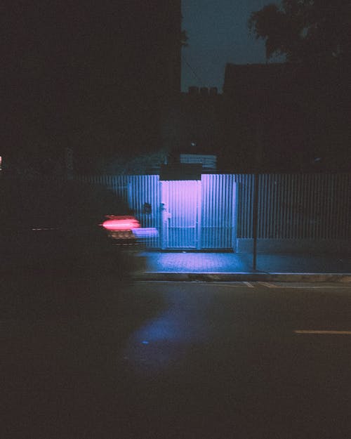 有关人行道, 光, 围栏的免费素材图片