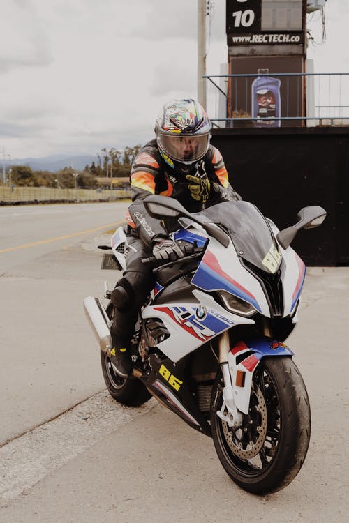 有关人, 垂直拍摄, 大自行车的免费素材图片