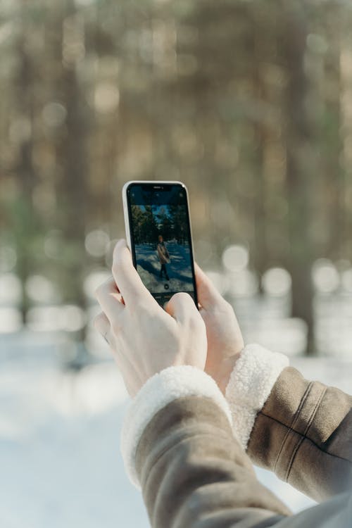 有关垂直拍摄, 手, 拍照的免费素材图片