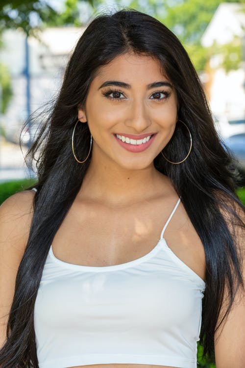 有关垂直拍摄, 女人, 微笑的免费素材图片