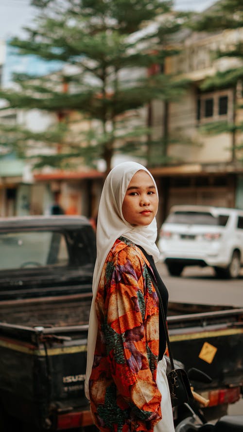 有关垂直拍摄, 女人, 年輕的免费素材图片