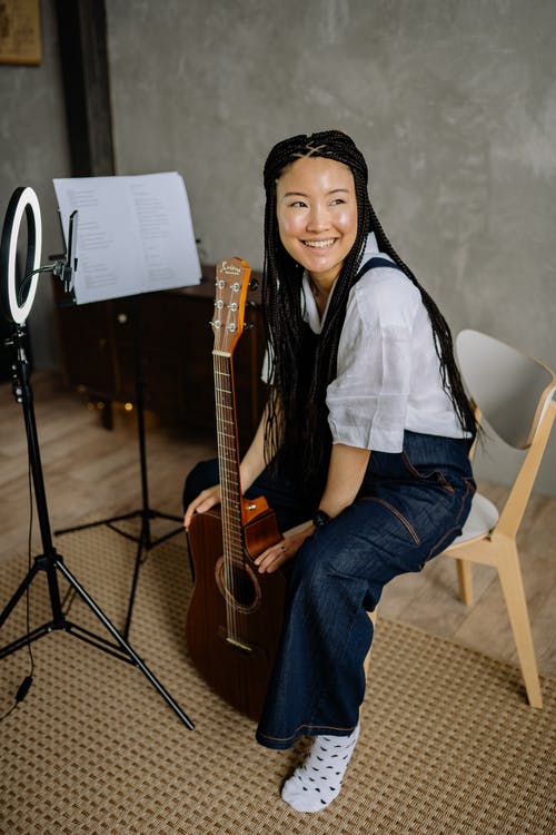 有关原聲吉他, 在家, 坐的免费素材图片