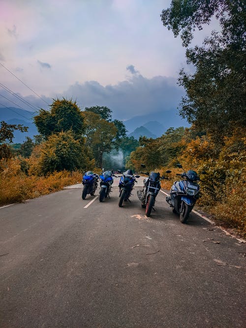 有关停, 垂直的, 摩托車的免费素材图片