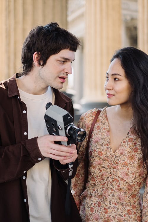 有关人, 女人, 握住的免费素材图片