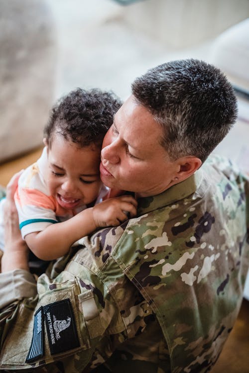 有关兒童, 制服, 垂直拍摄的免费素材图片