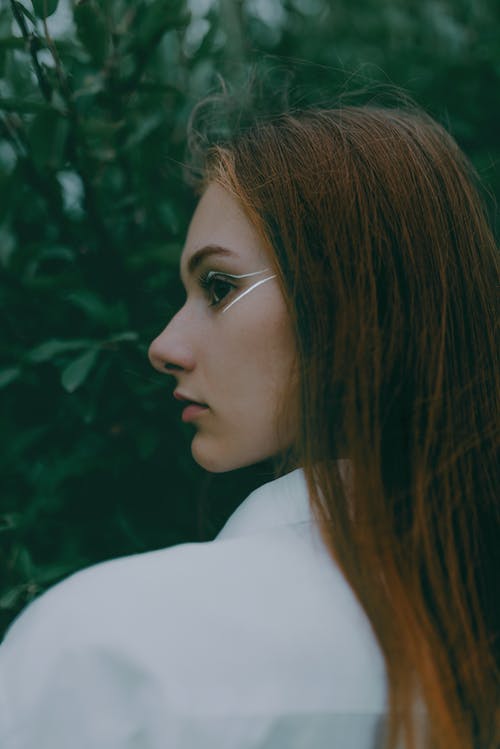 有关側面圖, 化妝, 垂直拍摄的免费素材图片