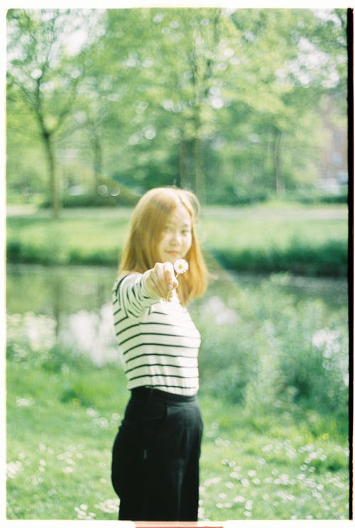 有关@户外, 垂直拍摄, 女人的免费素材图片