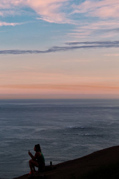 有关@户外, 坐, 垂直拍摄的免费素材图片