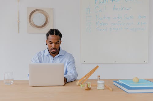 有关上班族, 人, 嚴肅的免费素材图片