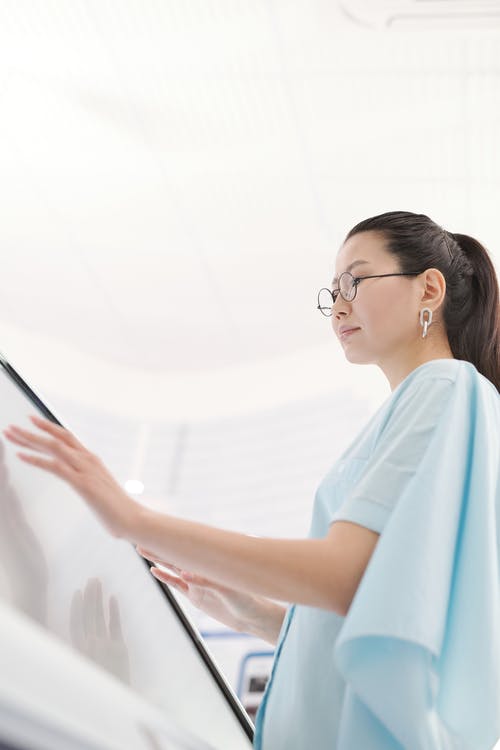 有关側面圖, 垂直拍摄, 女人的免费素材图片