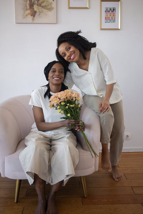 有关一束花, 在家, 坐的免费素材图片