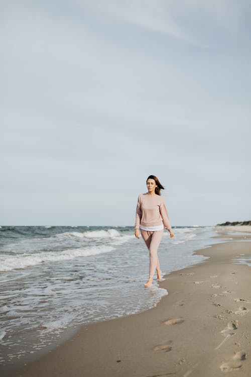 有关垂直拍摄, 女人, 放鬆的免费素材图片