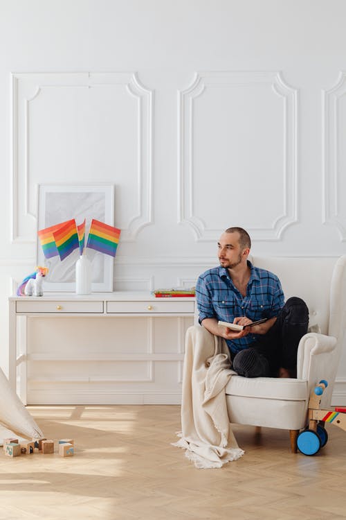 有关人, 同志, 單人沙發的免费素材图片