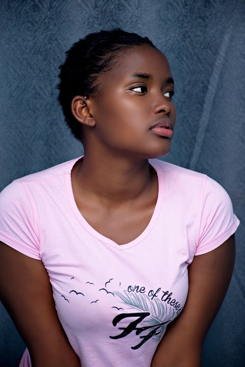 有关垂直拍摄, 短发, 粉色衬衫的免费素材图片