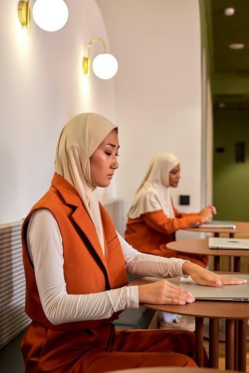 有关內容, 化妆品, 坐的免费素材图片