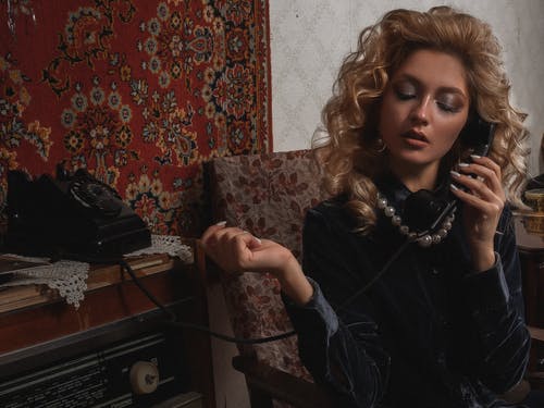 有关在电话上交谈, 女人, 復古的免费素材图片