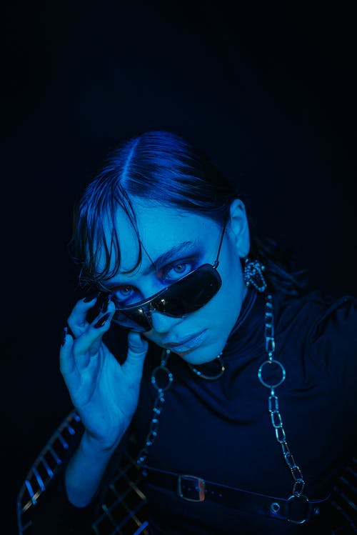 有关墨鏡, 女人, 握住的免费素材图片