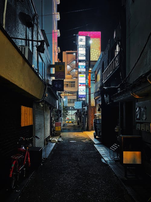 有关垂直拍摄, 巷弄, 建築的免费素材图片