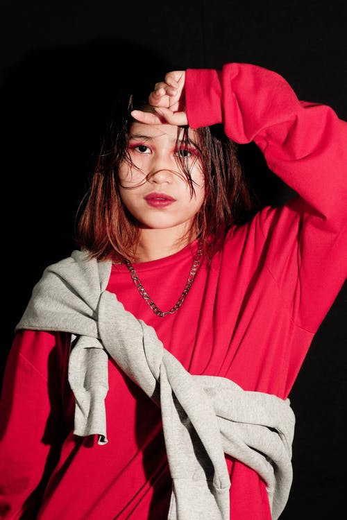 有关凌乱的头发, 女人, 毛線衣的免费素材图片