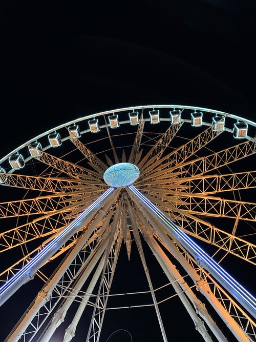 有关低角度拍攝, 垂直拍摄, 摩天輪的免费素材图片