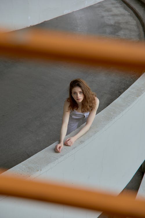 有关双臂伸出, 垂直拍摄, 女人的免费素材图片