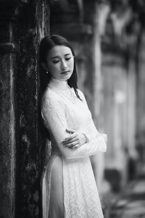 有关倚, 單色, 垂直拍摄的免费素材图片