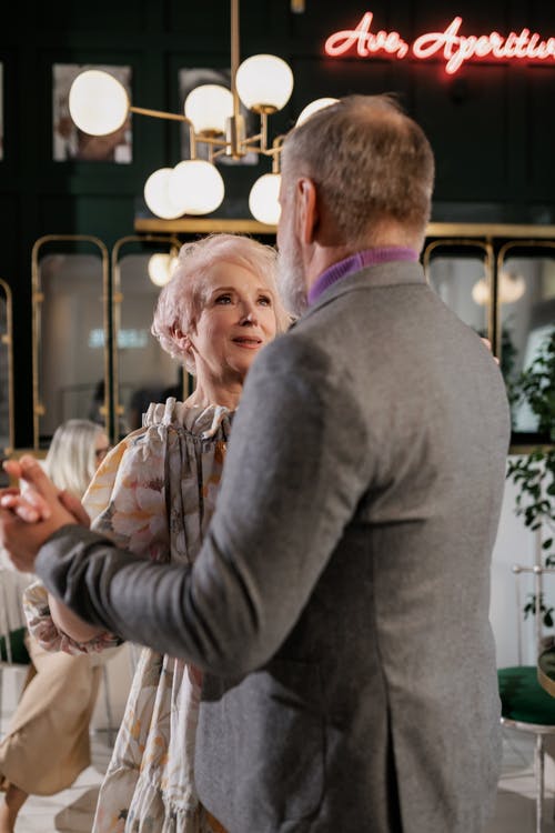 有关在肩膀上射击, 浪漫, 老年夫妇的免费素材图片