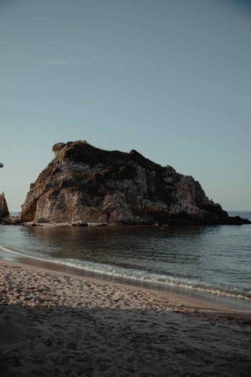 有关垂直拍摄, 天性, 岩石形成的免费素材图片