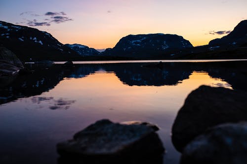 有关低角度拍攝, 剪影, 反射的免费素材图片