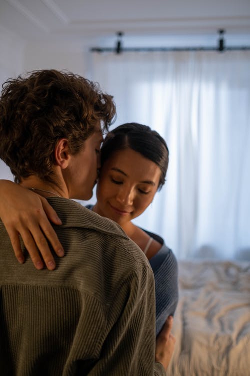 有关一對, 垂直拍摄, 感情的免费素材图片