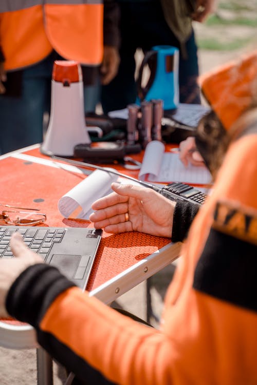 有关伸出援助之手, 合作, 團隊合作的免费素材图片