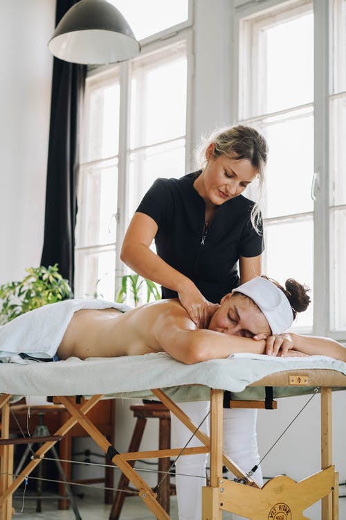 有关休閒, 全身按摩, 垂直拍摄的免费素材图片