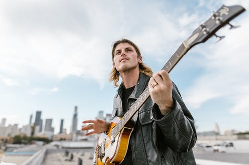 有关低角度拍攝, 執行, 弹吉他的免费素材图片