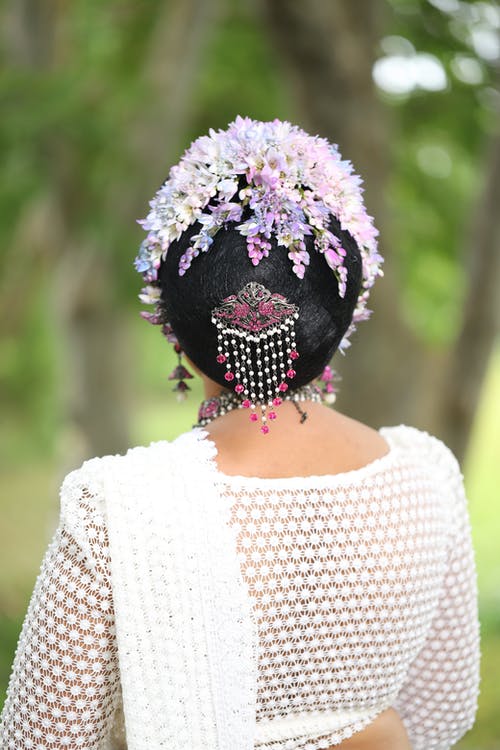 有关发饰, 垂直拍摄, 女人的免费素材图片