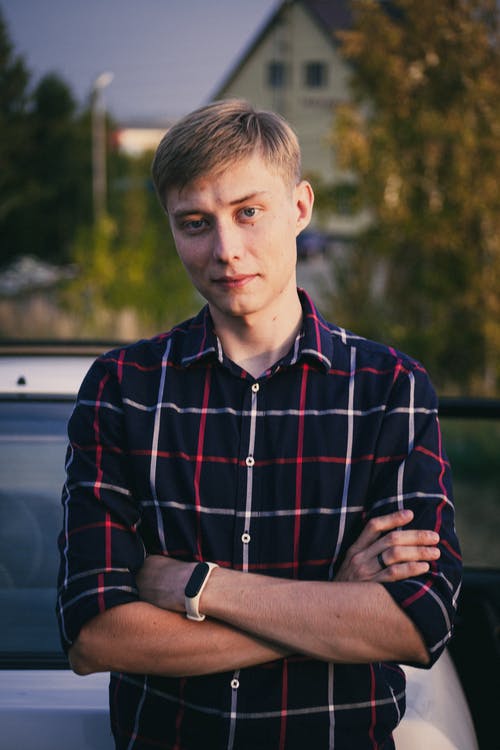 有关人, 双臂交叉, 手錶的免费素材图片