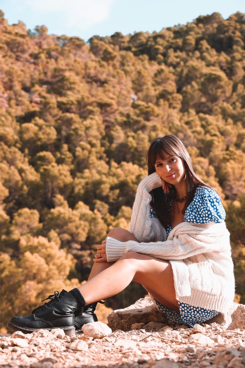 有关休閒, 坐, 垂直拍摄的免费素材图片