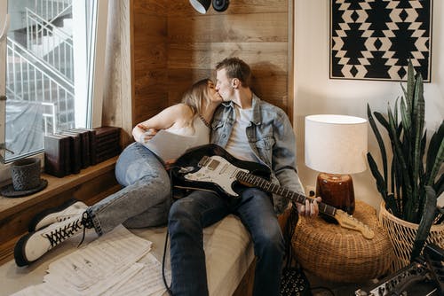 有关人, 女人, 房間的免费素材图片