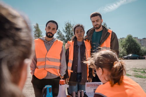 有关伸出援助之手, 合作, 團隊合作的免费素材图片
