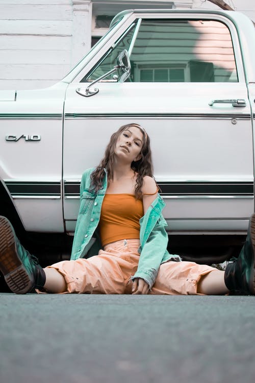 有关休閒裝, 低角度拍摄, 地面的免费素材图片