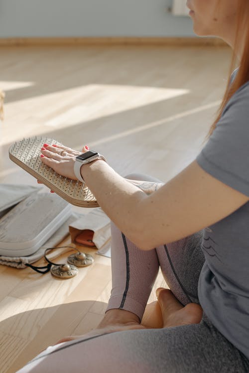 有关坐, 垂直拍摄, 女人的免费素材图片