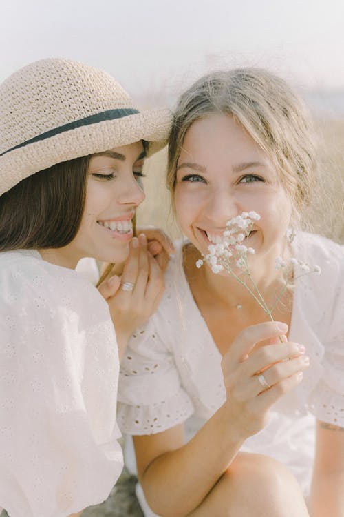 有关友誼, 垂直拍摄, 女性的免费素材图片