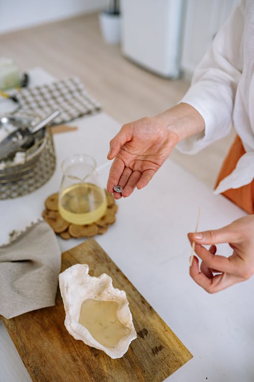 有关垂直拍摄, 手, 握住的免费素材图片