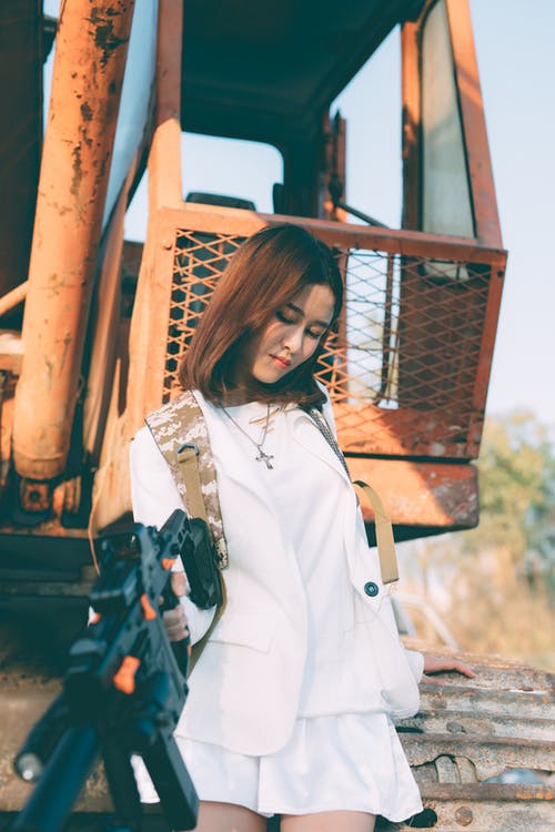 有关垂直拍摄, 女人, 握住的免费素材图片