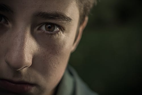 有关人, 凝視, 年輕的免费素材图片